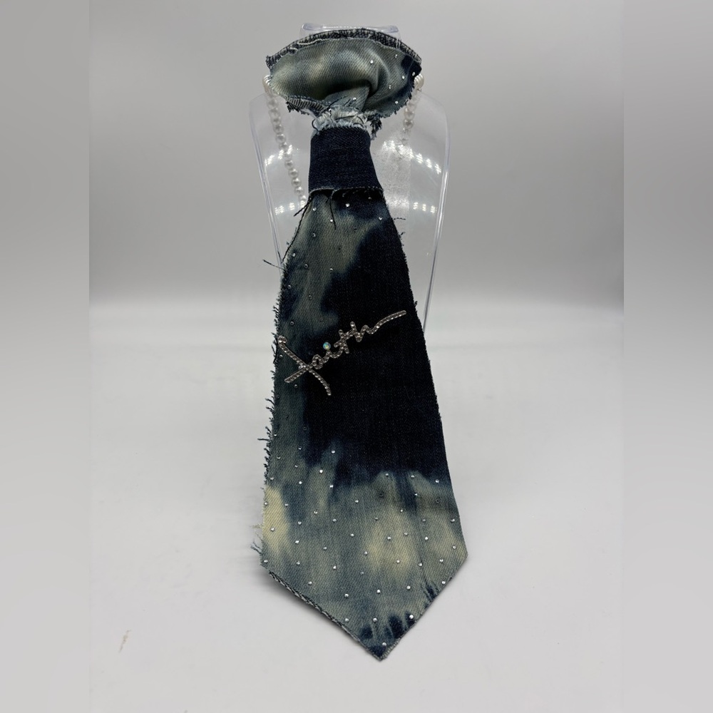 Women’s Denim Pearl Tie